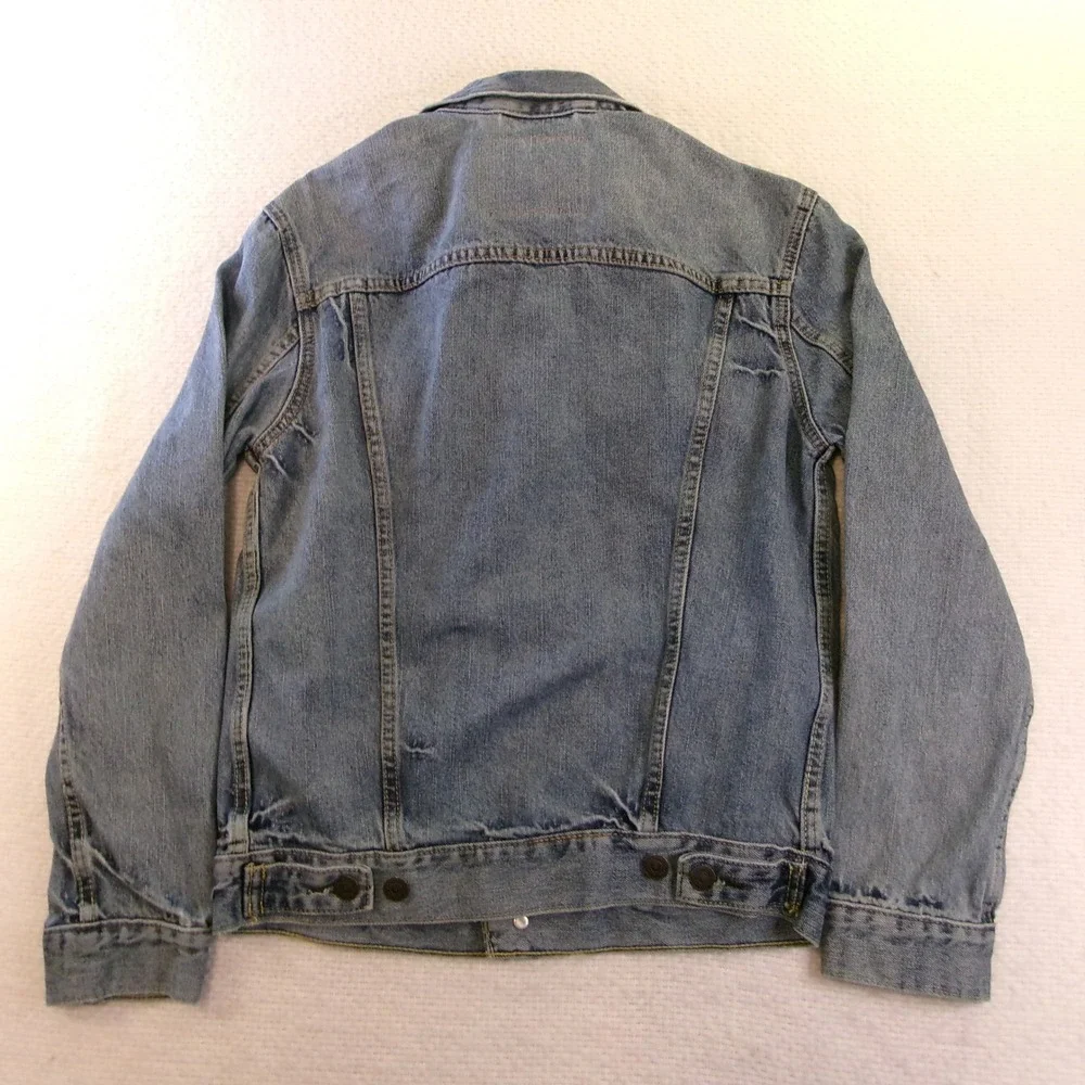 NWT Levi's Mens S Denim Trucker Jacket Blue Light‎ Wash Button Up